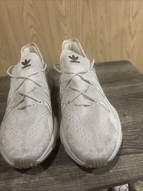 Men’s adidas 2098 OZWEEGO  wore maybe 3 times great condition sz 13